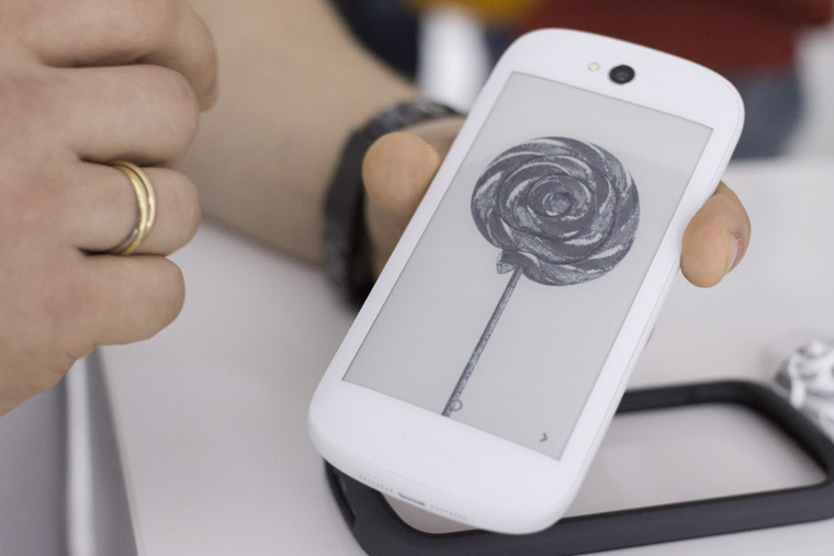 yotaphone-2-presentation-13