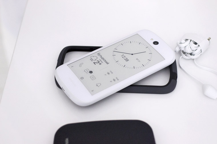 yotaphone-2-presentation-15