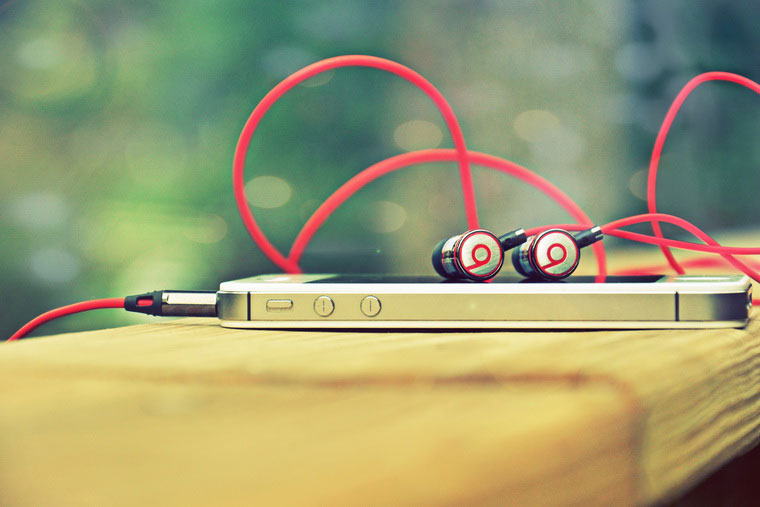 02-3-Apple-Bad-Music