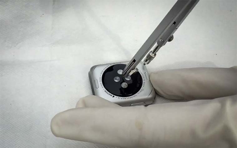 02-3-Apple-Watch-vs-Grinder