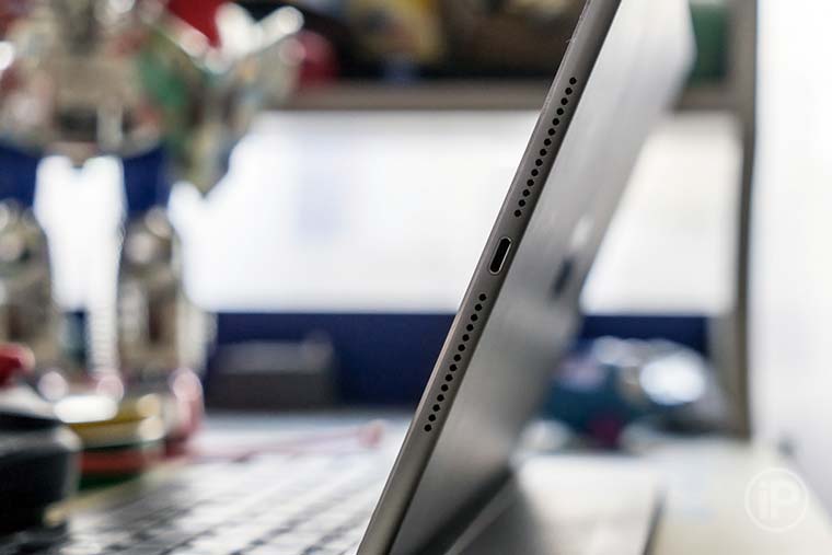 05-iPad-Air-2-InUse