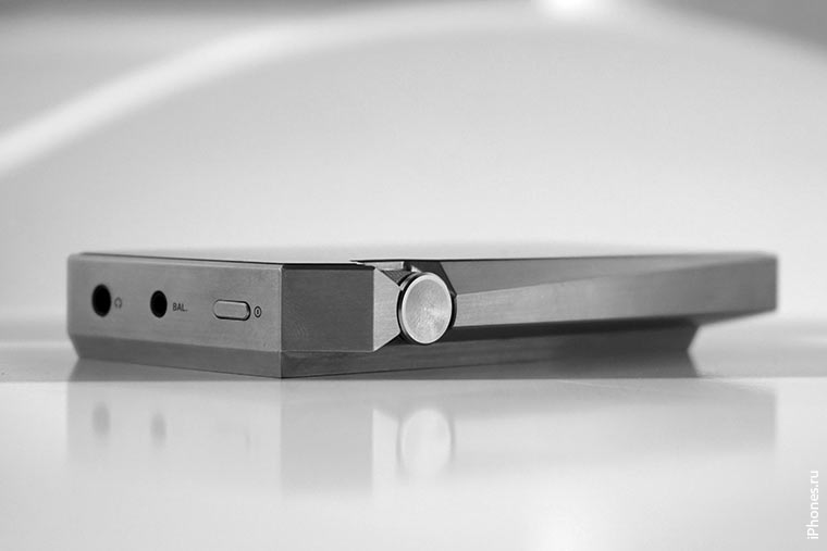 astell-and-kern-ak-240-side