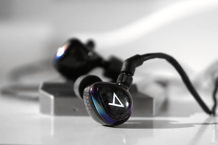 astell-and-kern-ak-240-with-layla