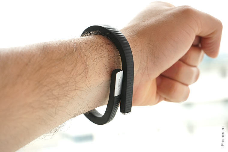 jawbone-up-24-on-hand