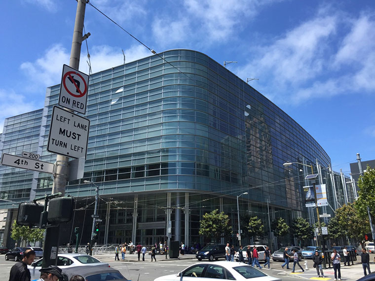 01-2-WWDC-205-Moscone-Center-Decorate
