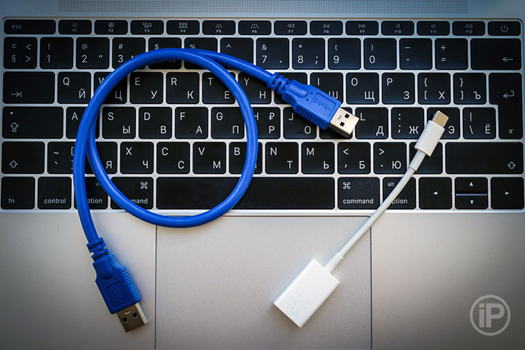 05-MacBook-12-Power-Bank-Charge