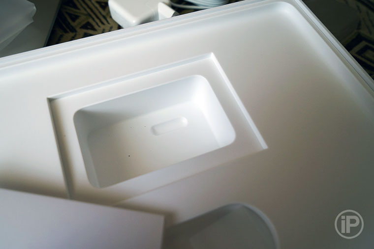 08-MacBook-Delivery