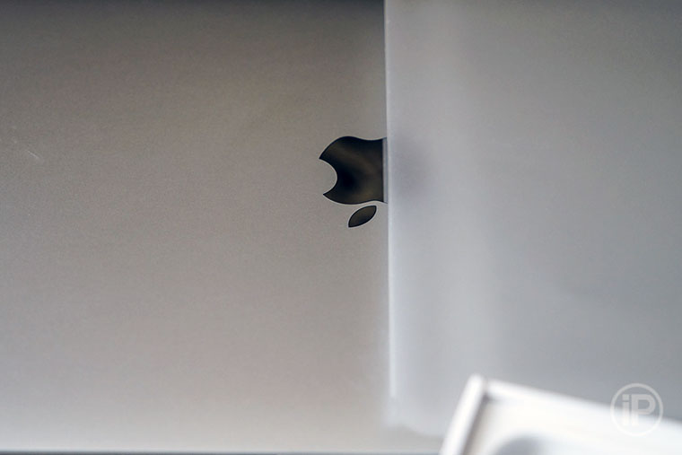 09-MacBook-Delivery