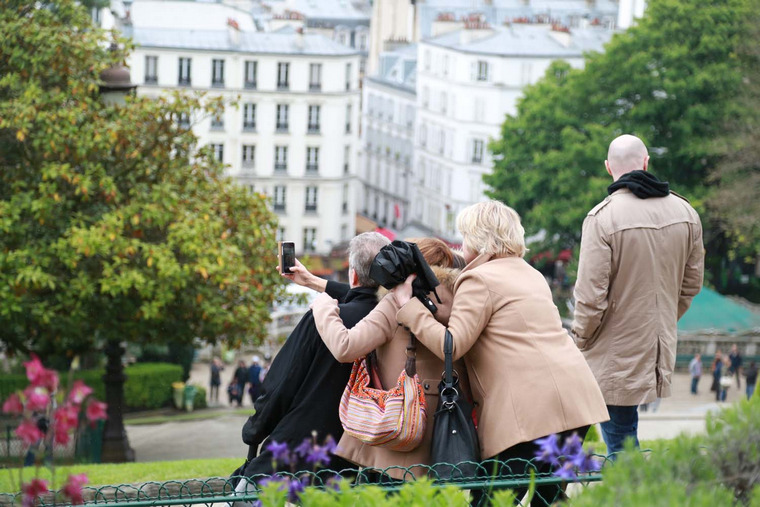 apple-users-in-paris-pic-03