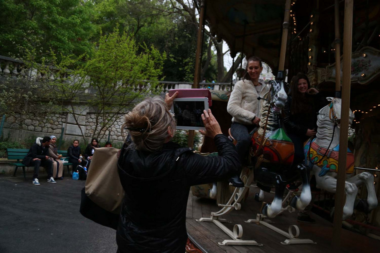 apple-users-in-paris-pic-05