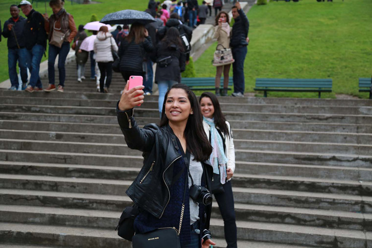 apple-users-in-paris-pic-11