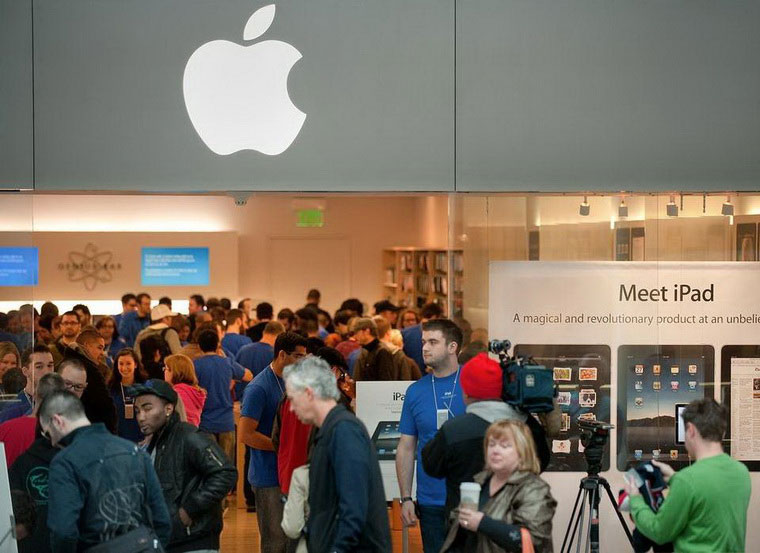 02-Unlikely-Success-of-Apple-Store
