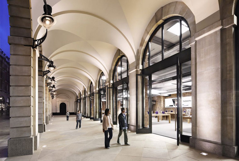 09-Unlikely-Success-of-Apple-Store