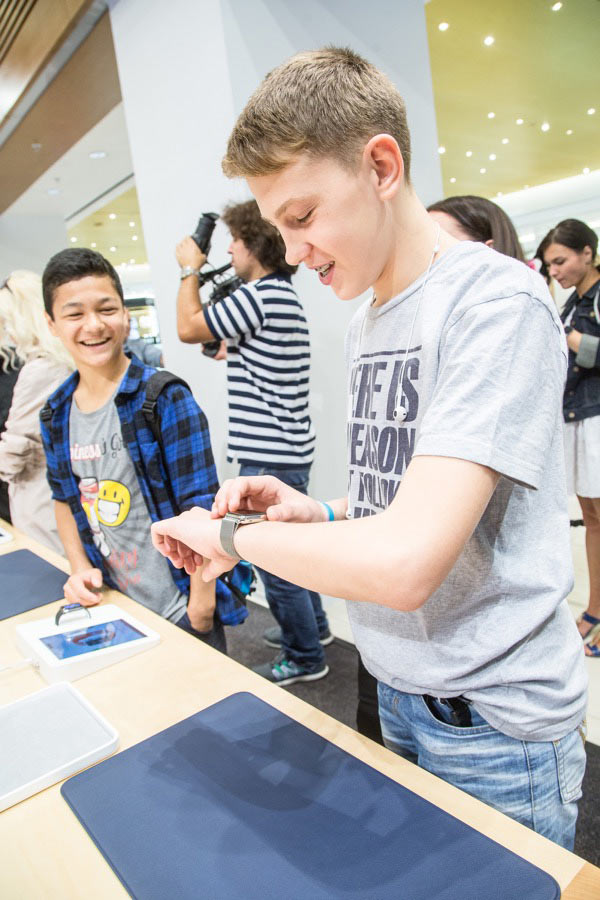 Tsum_Apple_Watch_sales_start_5