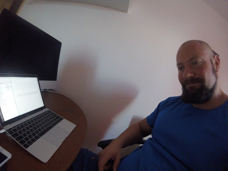 21-GoPro-Hero4-Session-Photo2
