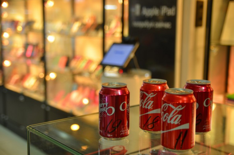 Cola_Cans_1303x863