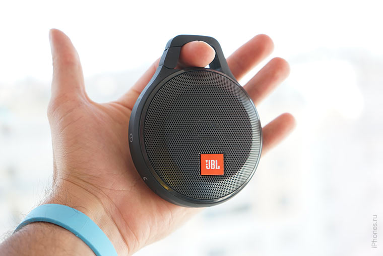 jbl-clip-plus-hand