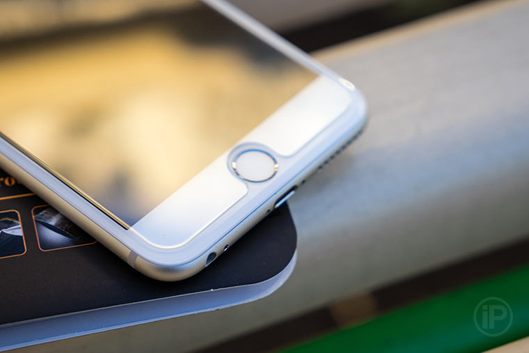 13-iPhone-6-Plus-InUse