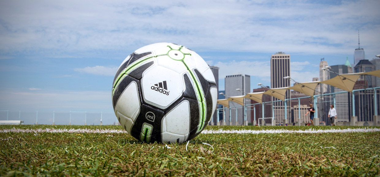 Умный футбольный мяч Adidas. Со скидкой