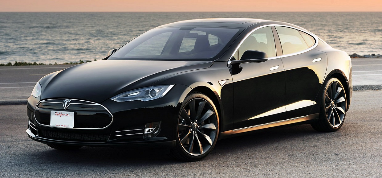 Компания Tesla представила систему автопилота