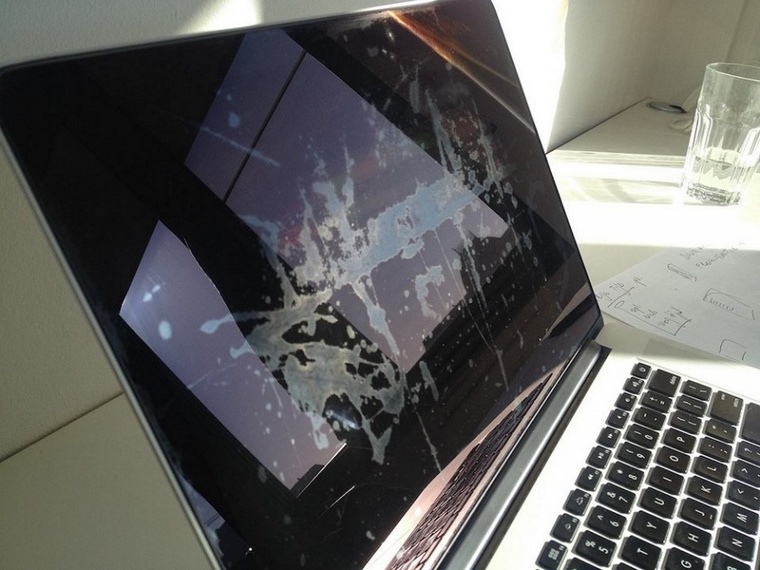 macbookstain
