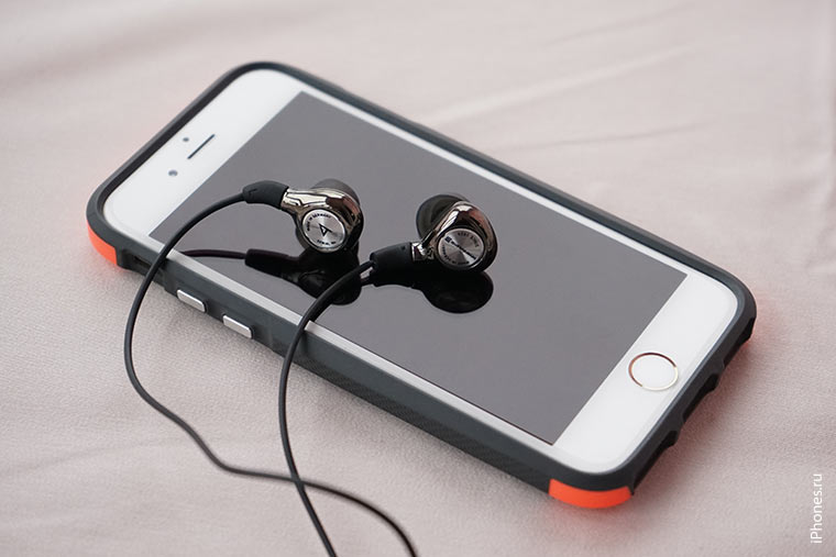 stell-kern-t8ie-ear-iphone