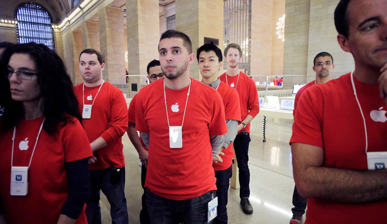 01-2-Sad-Apple-Workers
