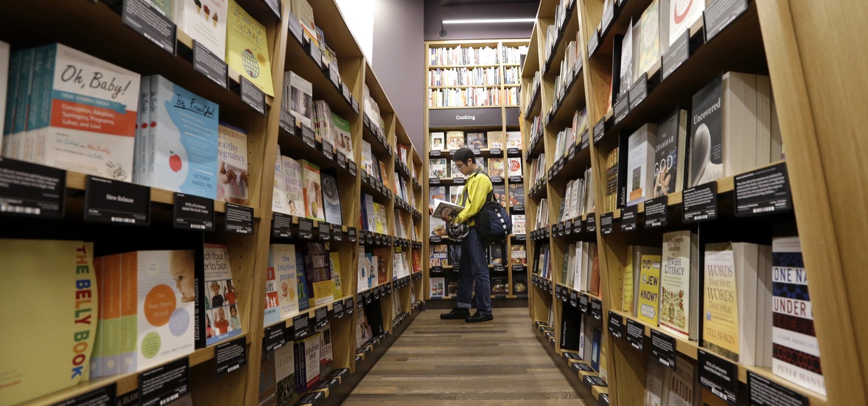 Amazon открыла первый физический книжный магазин