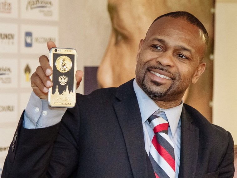Roy_Jones_Jr_iPhone_Putin_1