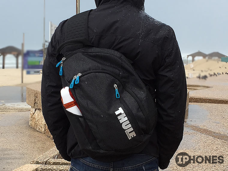 thule-crossover-sling-pack-rain