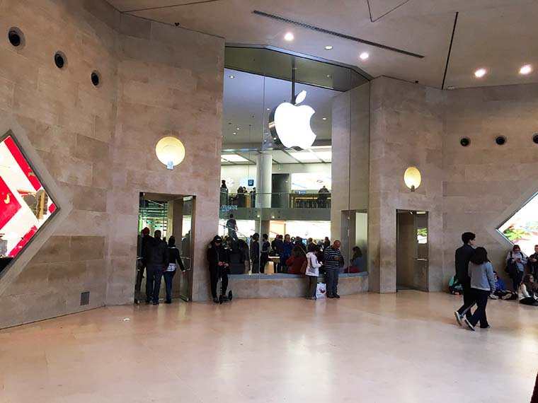 iPhone_SE_sales_1