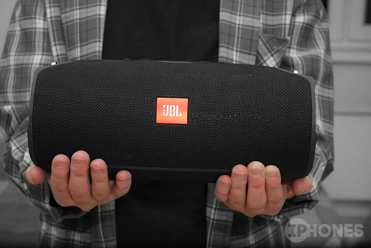 jbl-xtreme-hand