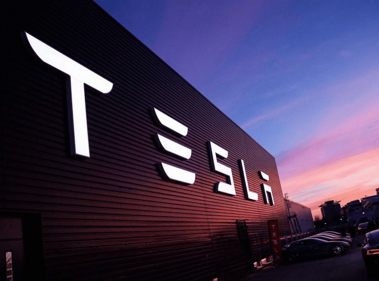 tesla-motors-factory