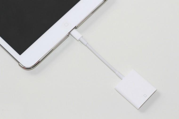 Apple-Lightning-to-SD-Card-Reader-4