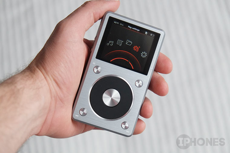 x5-fiio-hand