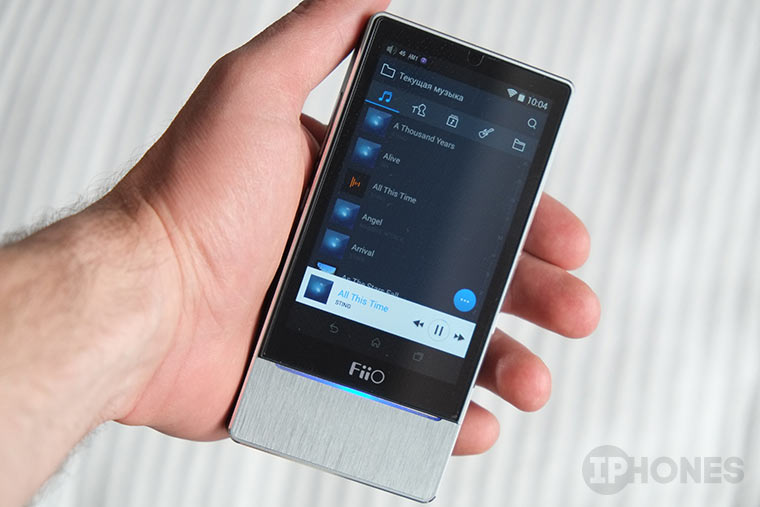 x7-fiio-hand