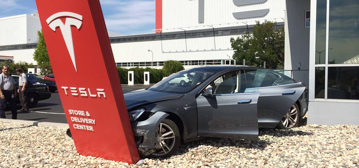 Автопилот Tesla впервые убил человека