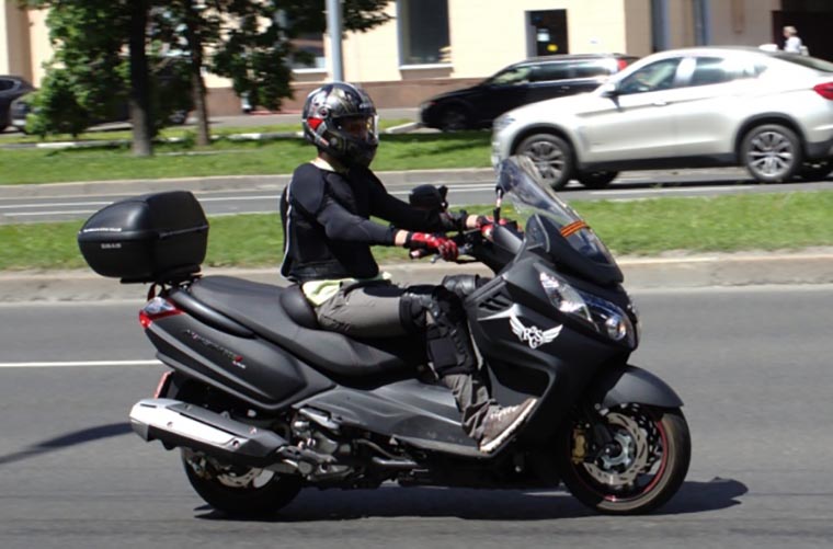 damprodam_07_24_ scooter