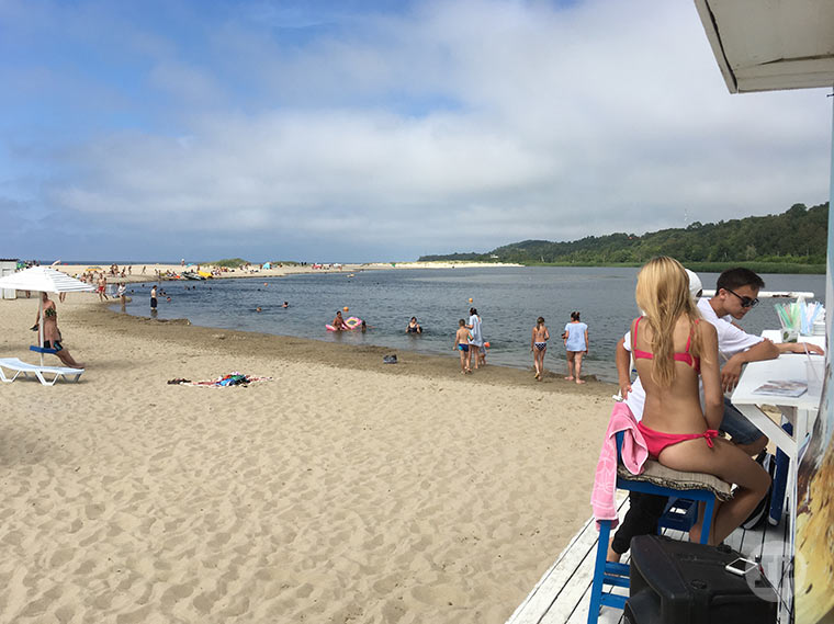 yantarniy-blue-flag-beach-lake
