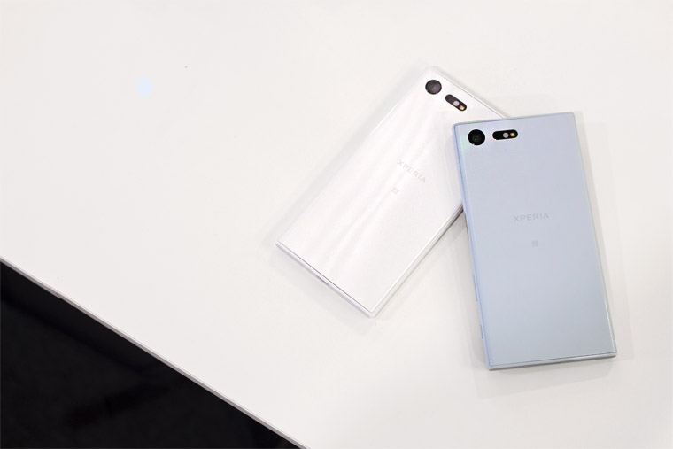 sony-x-compact-iphones-2