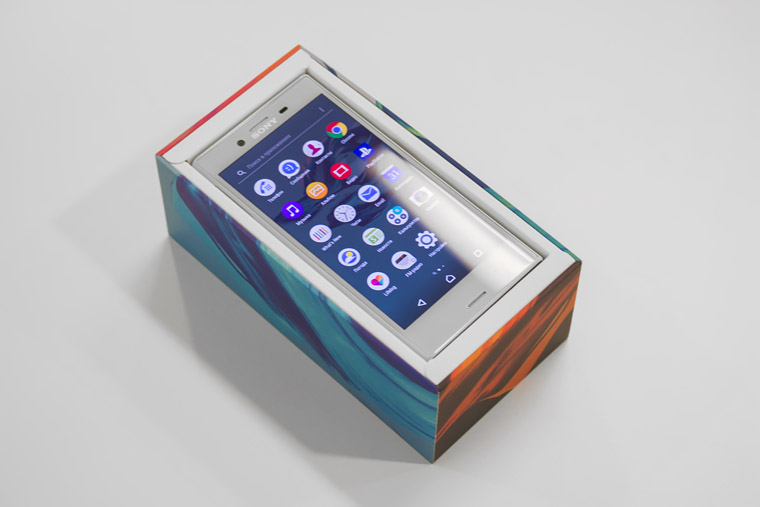 sony-x-compact-iphones-3