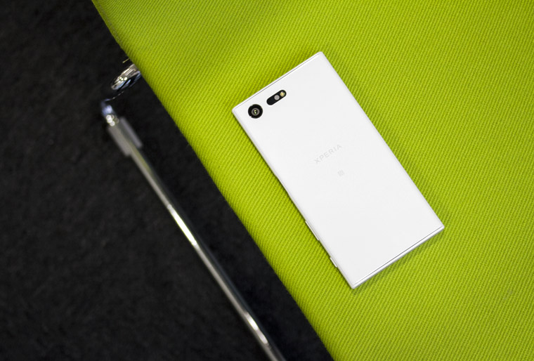 sony-x-compact-iphones-4