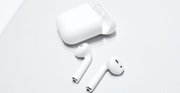 AirPodsCzechIn1