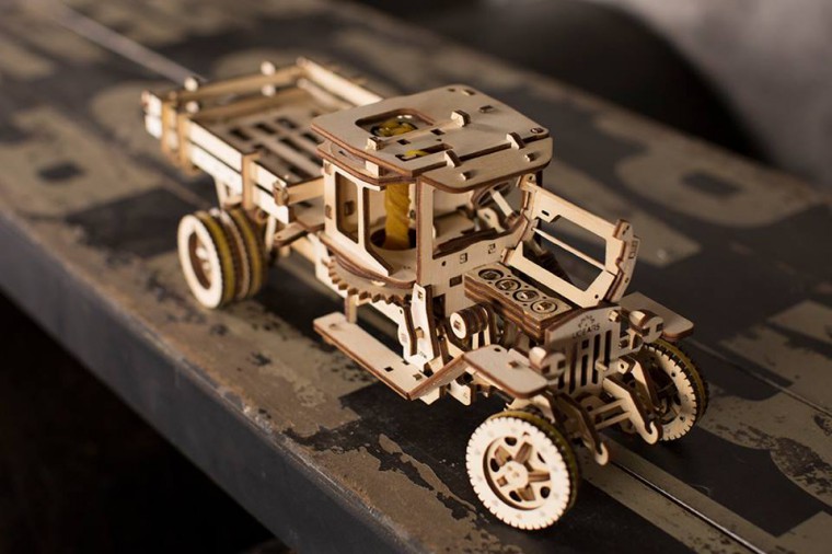 Model-Truck-Ugears-10