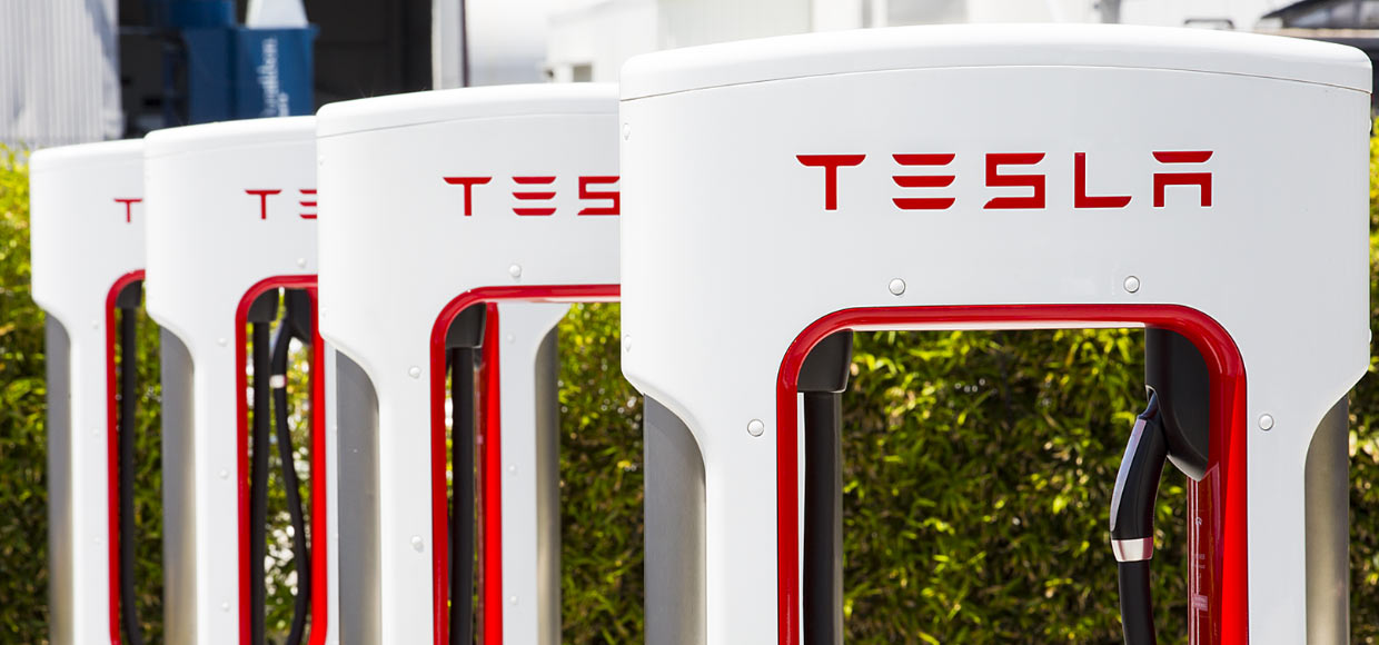 Tesla отказывается бесплатно заряжать электрокары новых покупателей