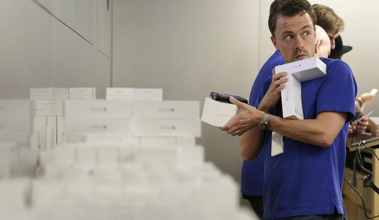 Сломанных iPhone 6s слишком много — сотрудники Apple Store в панике