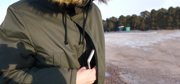 how_to_use_iphone_in_winter_4
