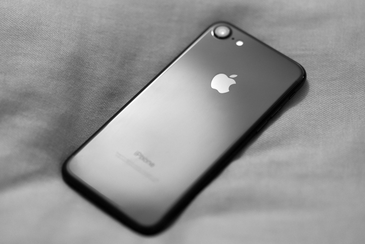 iphone7-jet-black-impressions-russia-10