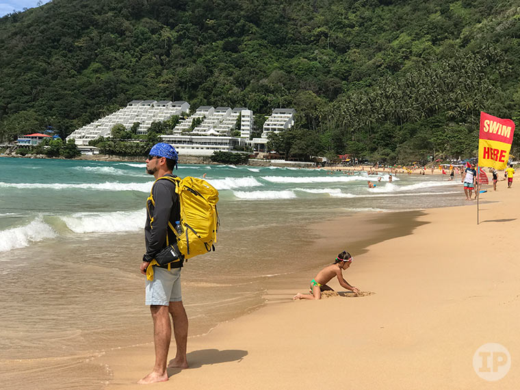 Thule-Versant-60L-beach