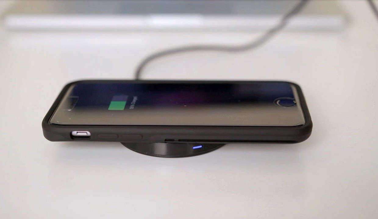 Беспроводная зарядка для следующего iPhone не будет идти в комплекте